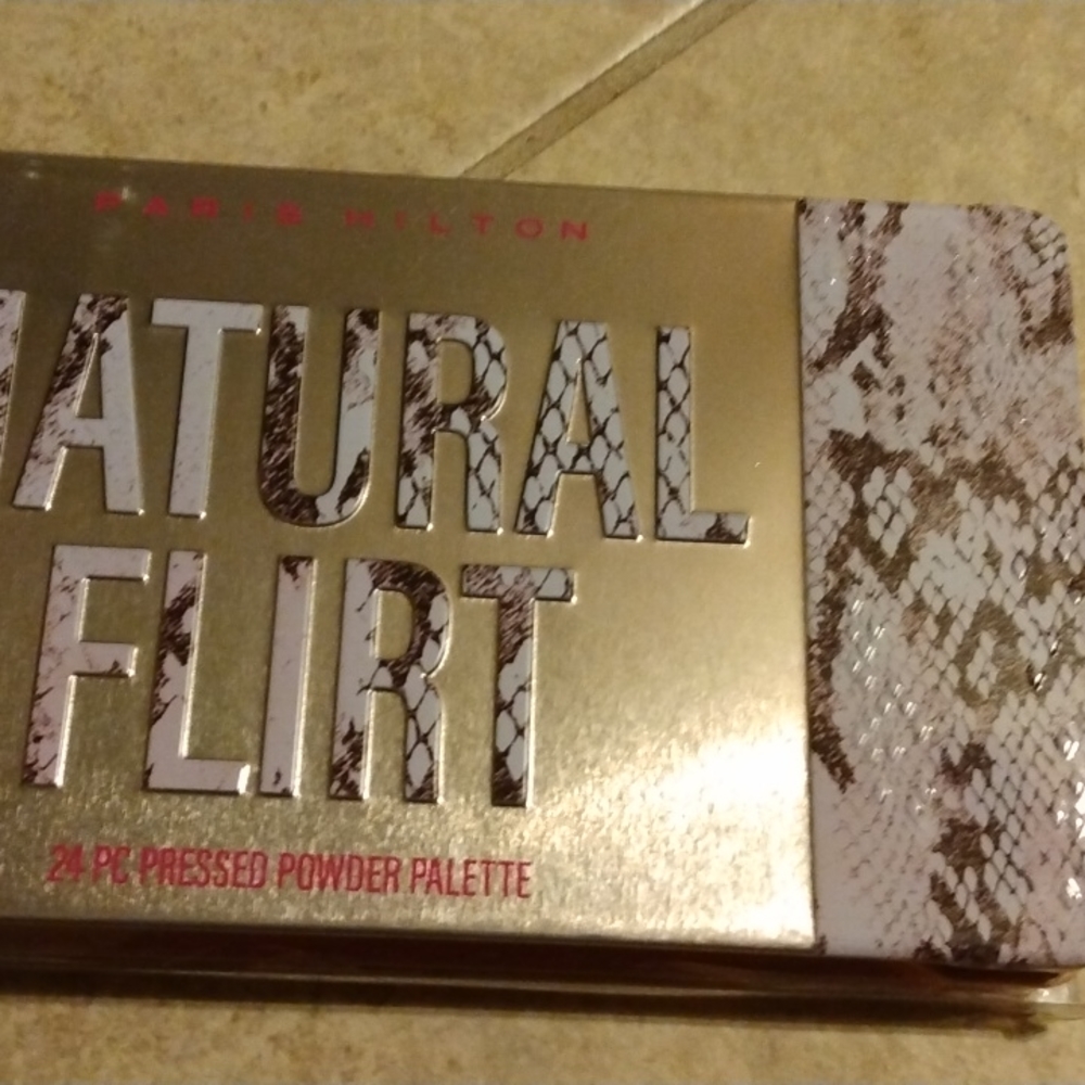 Paris Hilton Eyeshadows Kit - Picture 4 of 11